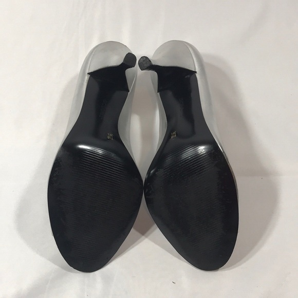 🍷3/$17 BCBG silver metallic peep toe heels - Picture 7 of 7